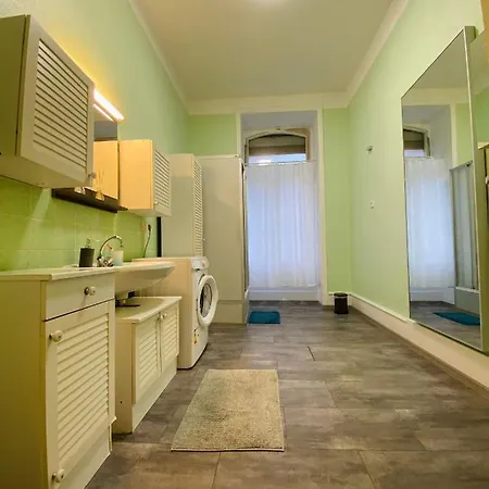 Privatunterkunft Modernisierte, Traumhafte In Zentraler Lage *